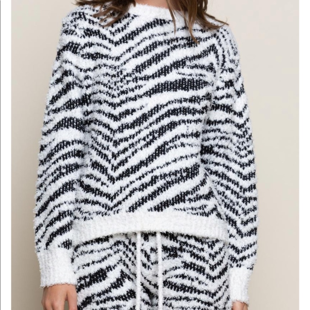 Sale❤️POL Black & White Berber Sweater